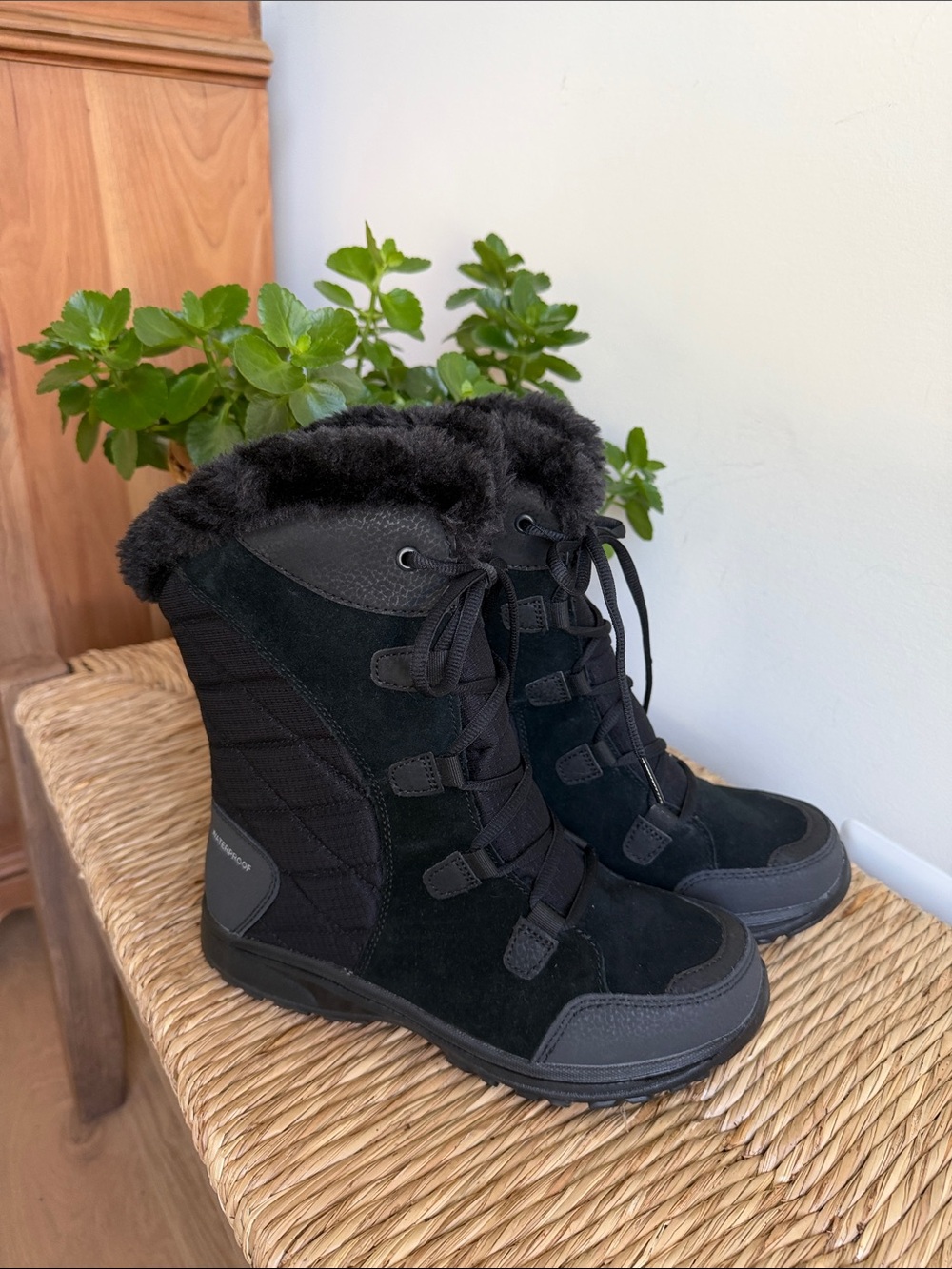 Columbia Ice Maiden II Waterproof Black Lace-Up Faux-Fur Trim Winter Boots
